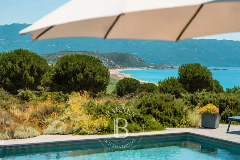 Architect villa, 5 bedrooms, panoramic sea view, swimming pool, beaches on foot