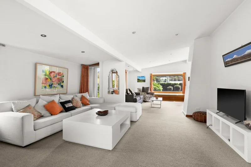 207 Avenue Road Greenmeadows, Napier, HKB 4112, Napier, Hawke's Bay, New Zealand. - Photo 2