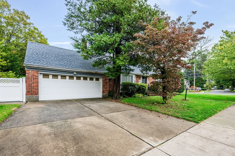 10 Linden Street, Malverne, NY 11565, Malverne, New York, United States. - Photo 24