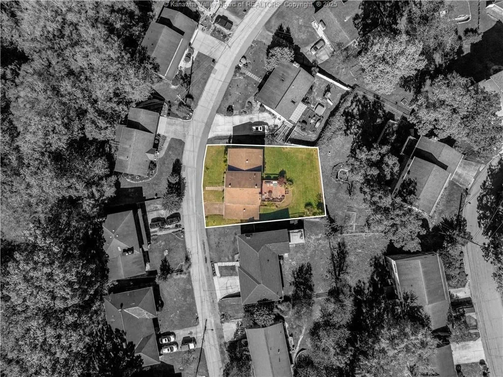 822 Whispering Way, South Charleston, WV 25303, Charleston, West Virginia, United States. - Photo 23