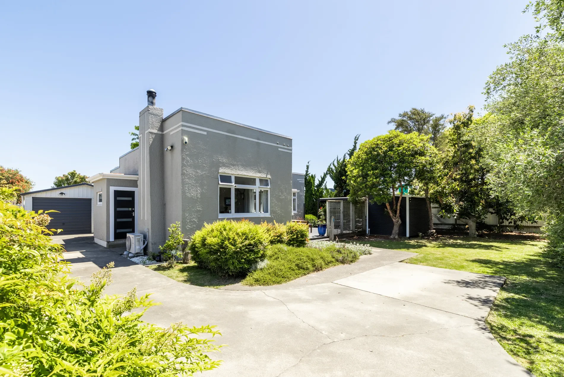 Exterior photo 4