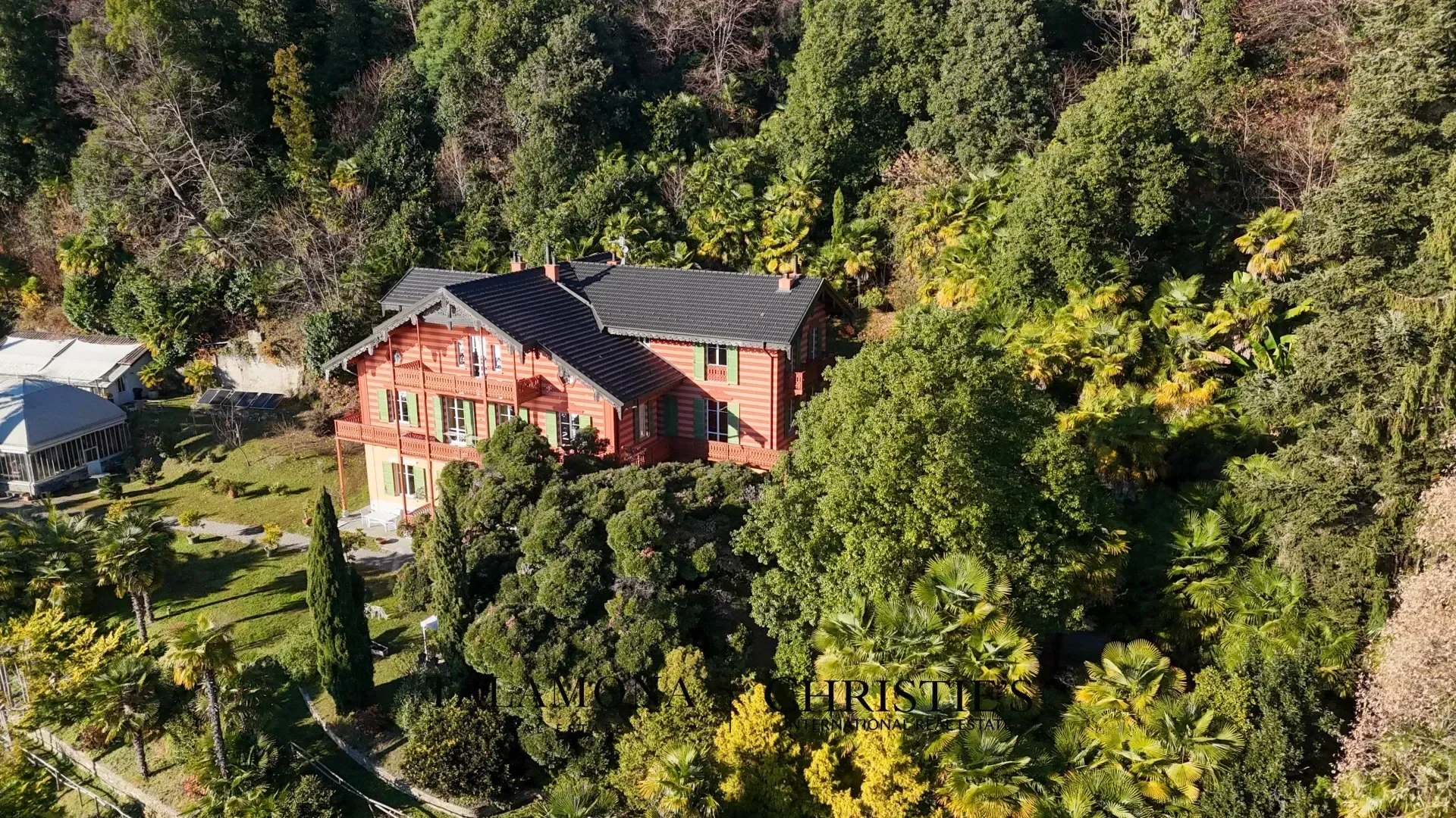 Exterior photo 2