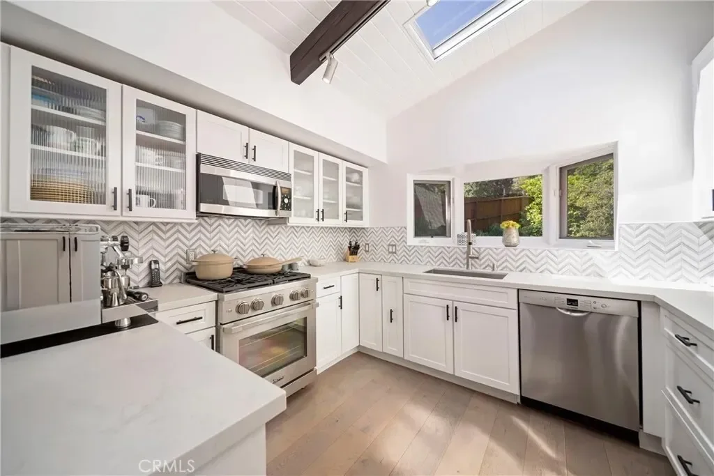 2522 Zorada Drive, Los Angeles, California, United States. - Photo 16