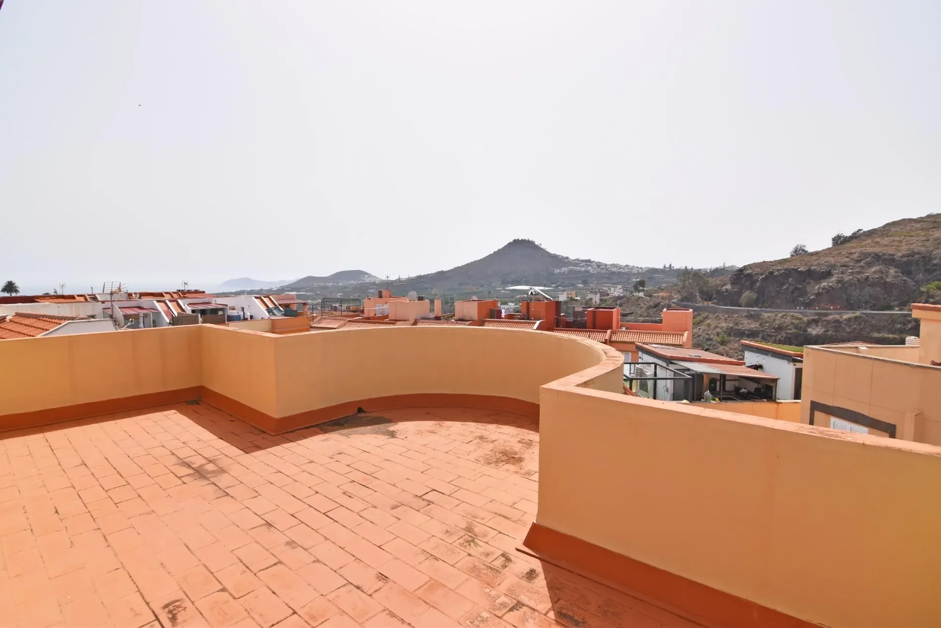 Exterior photo 9