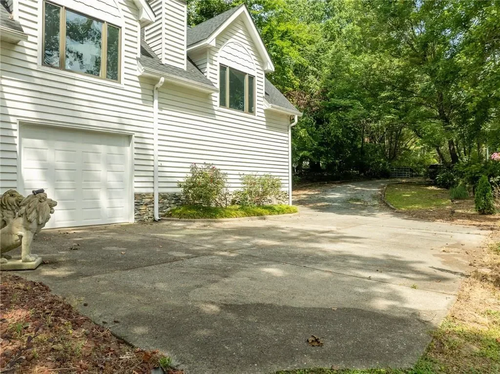 452 Brookwood Drive W, Cumming, Georgia, United States. - Photo 5