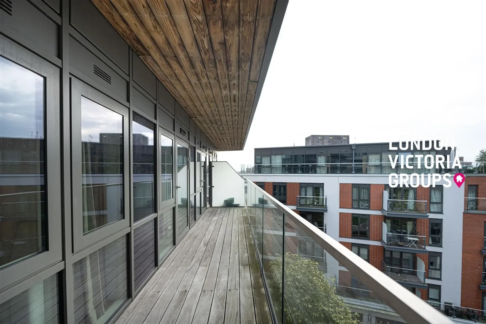 Exterior photo 1
