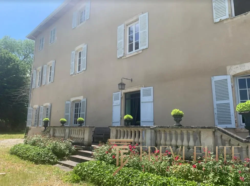 Exterior photo 4