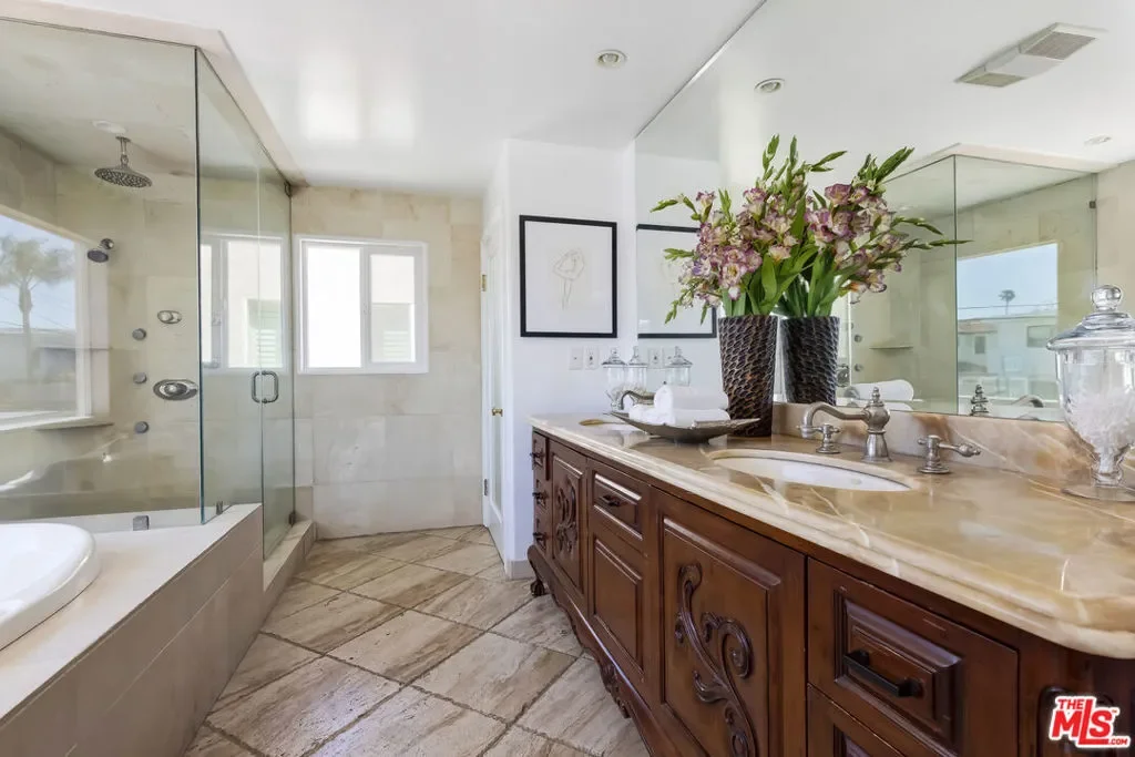 1471 S Crest Drive, Los Angeles, California, United States. - Photo 33