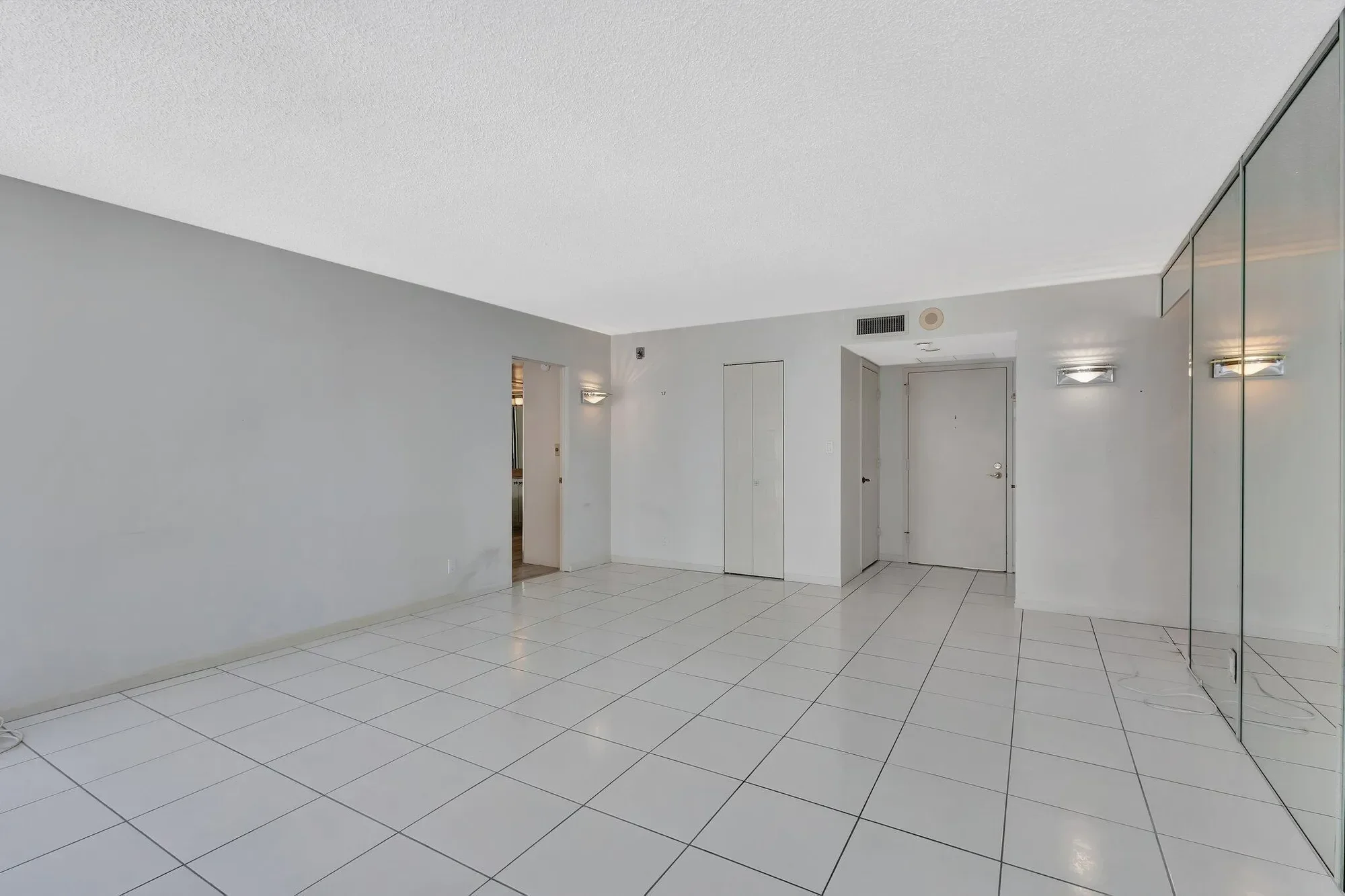 1010 S Ocean Boulevard, Hillsboro Beach, Florida, United States. - Photo 8