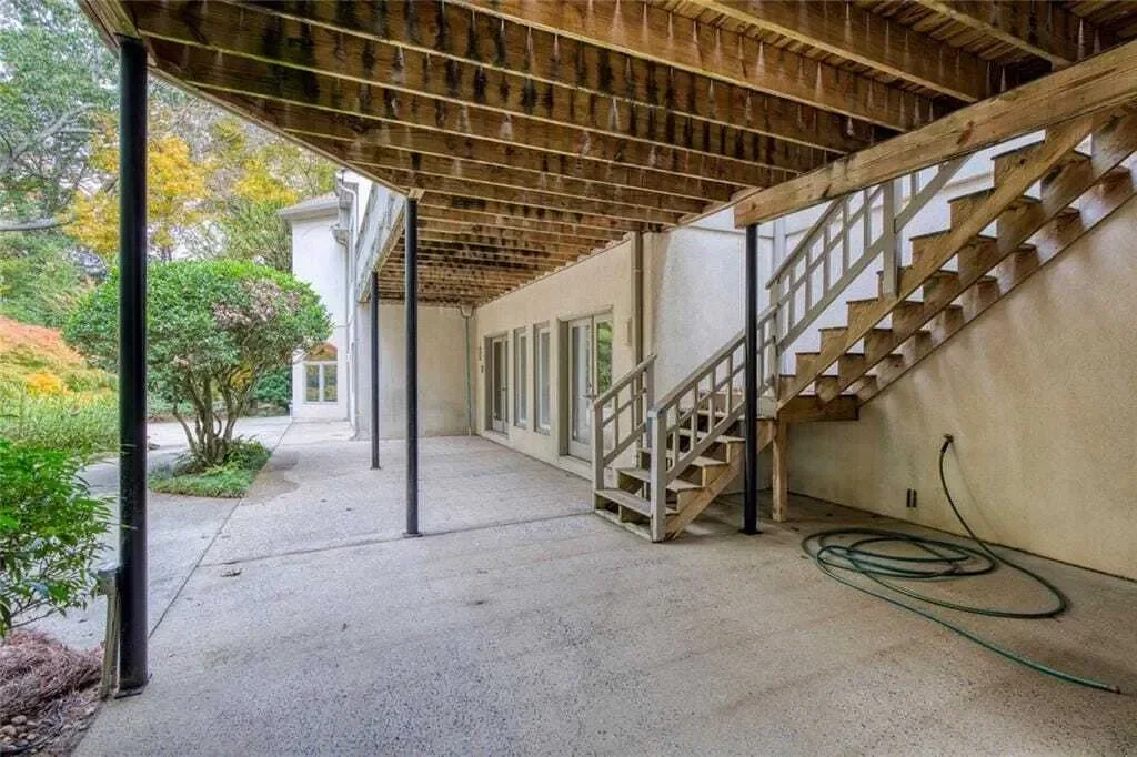 Exterior photo 9