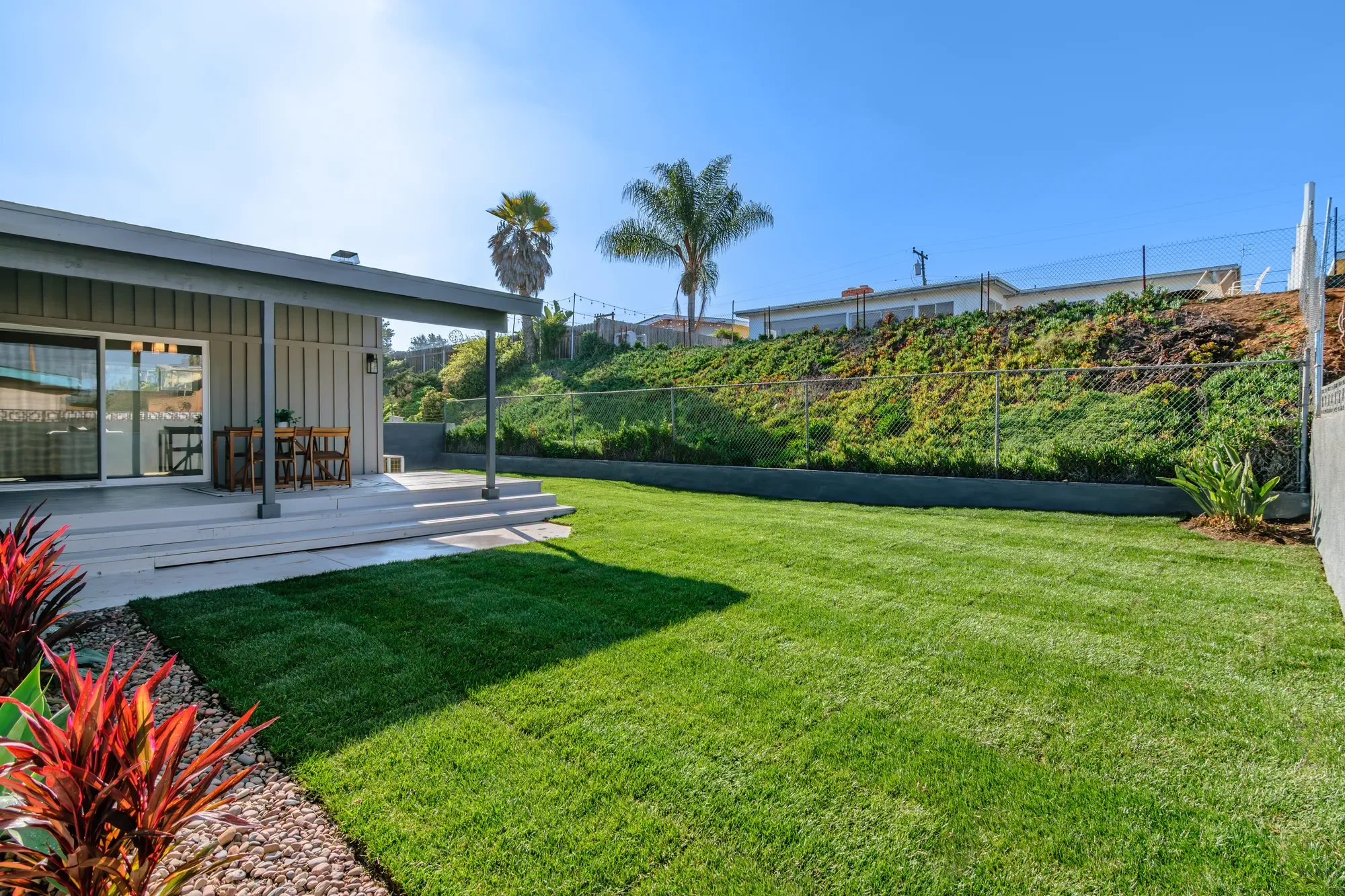 Exterior photo 5