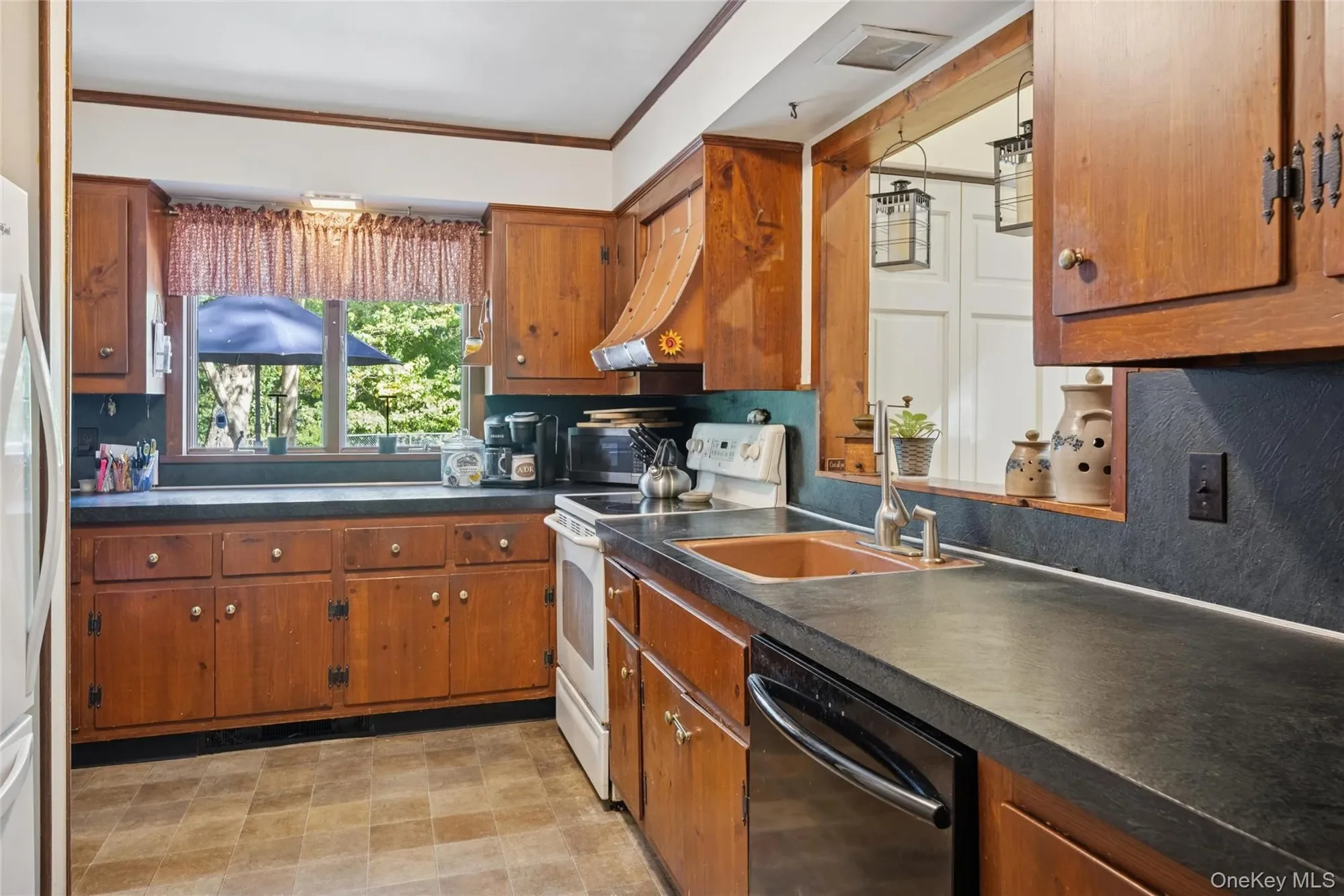 1420 Laurelwood Drive, Laurel, New York, United States. - Photo 18