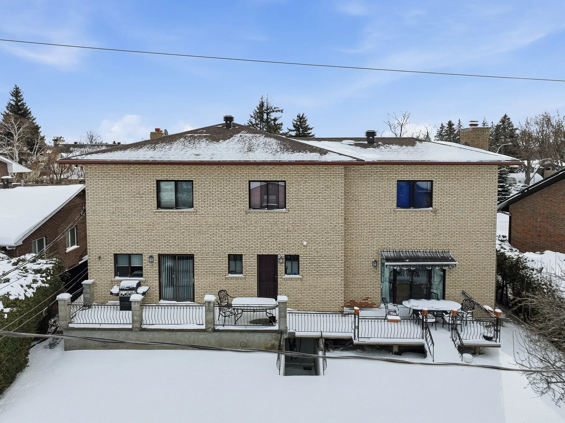 Exterior photo 5