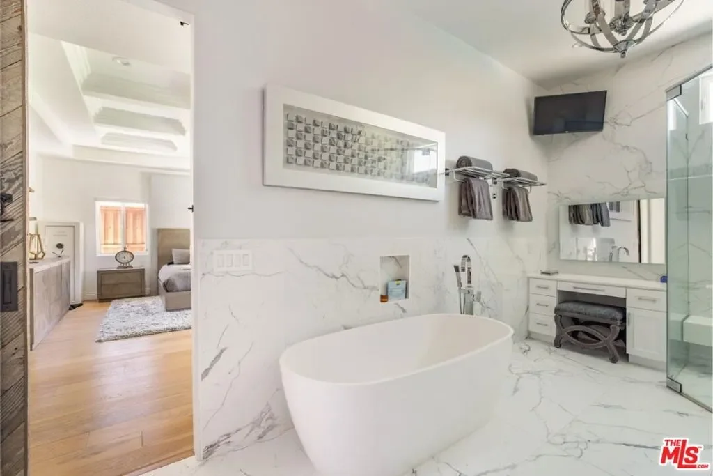 22623 Califa Street, Los Angeles, California, United States. - Photo 20