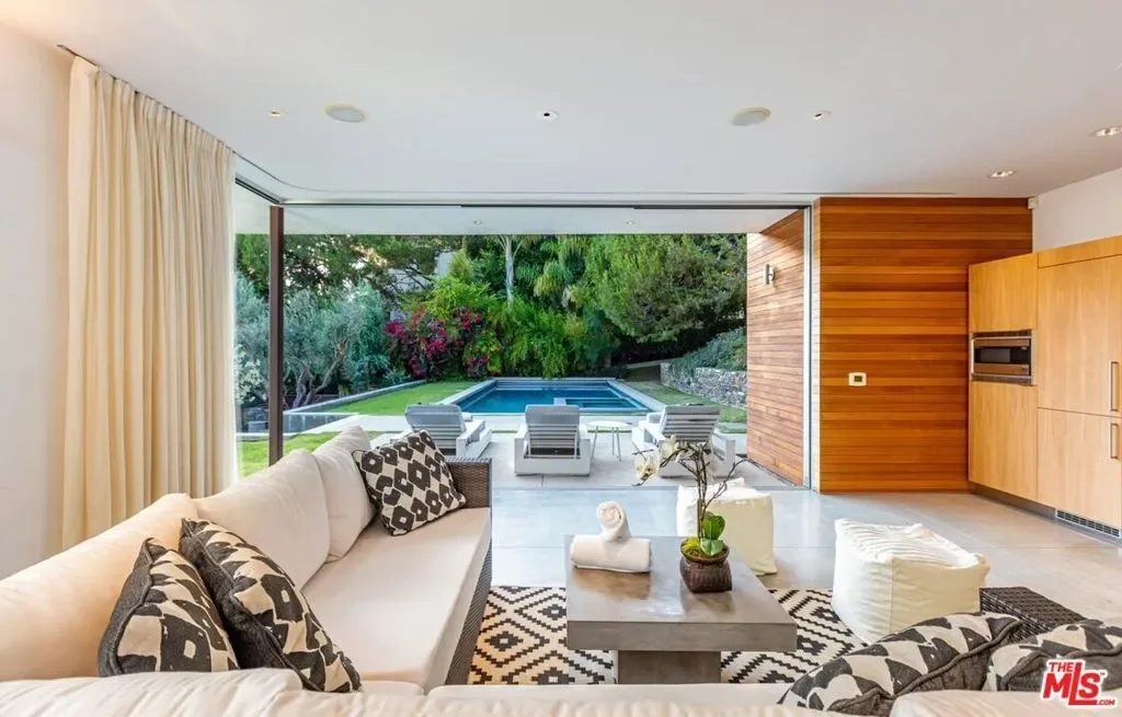 32554 Pacific Coast Highway, Malibu, California, United States. - Photo 15
