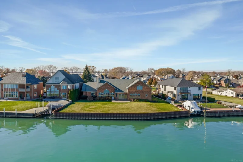 37580 Lakeshore, Harrison Twp, MI 48045, St. Clair Shores, Michigan, United States. - Photo 4