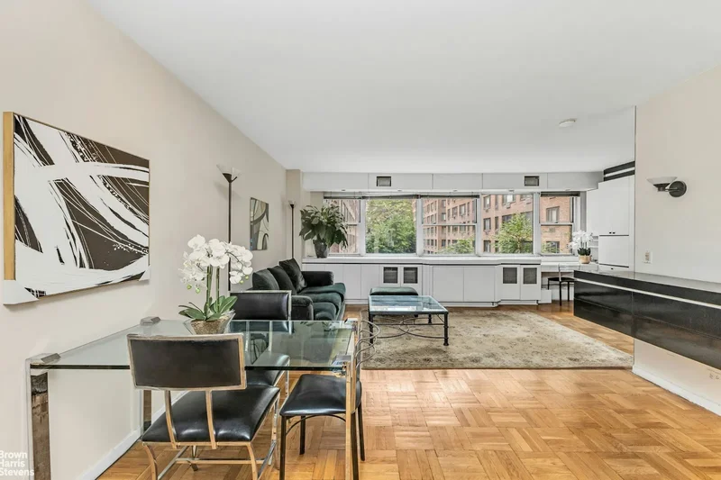 YORK AVENUE, New York, New York, United States. - Photo 8