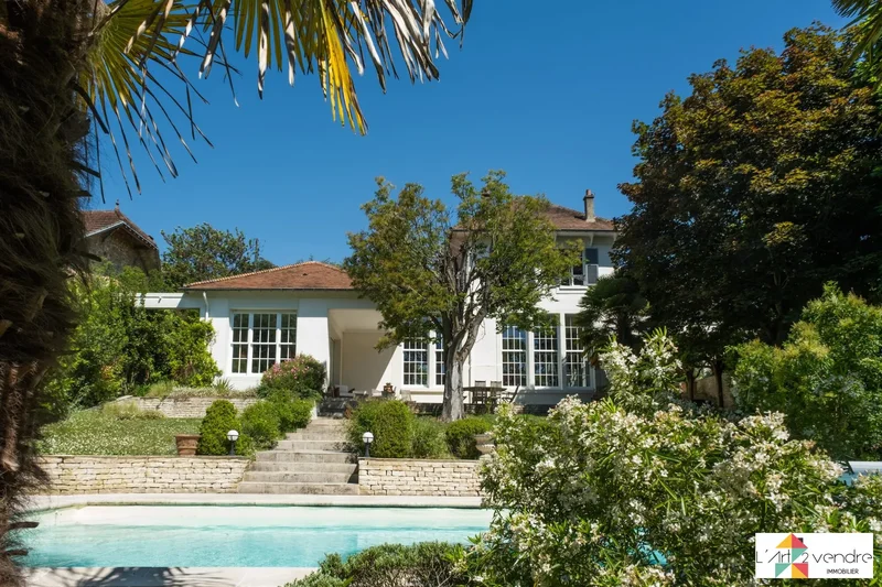 Yerres Villa