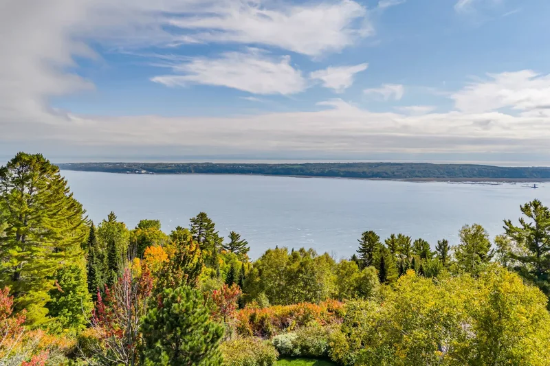 Ch. du Cap-aux-Corbeaux S., Baie-Saint-Paul, Quebec, Canada. - Photo 11