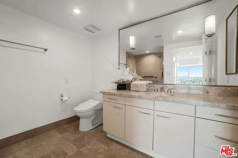 13600 Marina Pointe Drive 1904, Marina del Rey, California, United States. - Photo 52