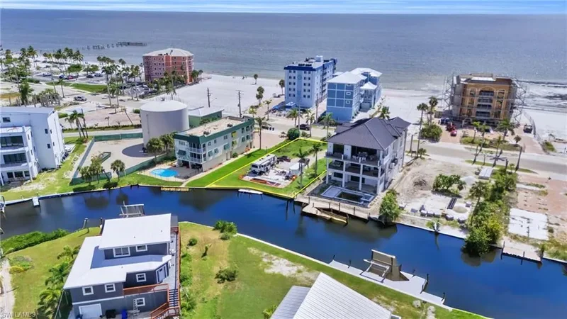 775, Fort Myers Beach, Florida, United States. - Photo 4