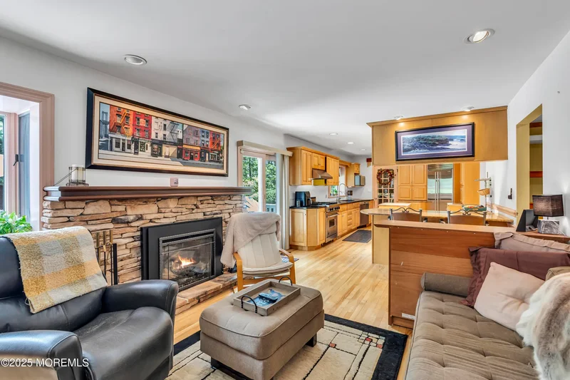 14 Copperfield Court, Eatontown, NJ 07724, Tinton Falls, New Jersey, United States. - Photo 2