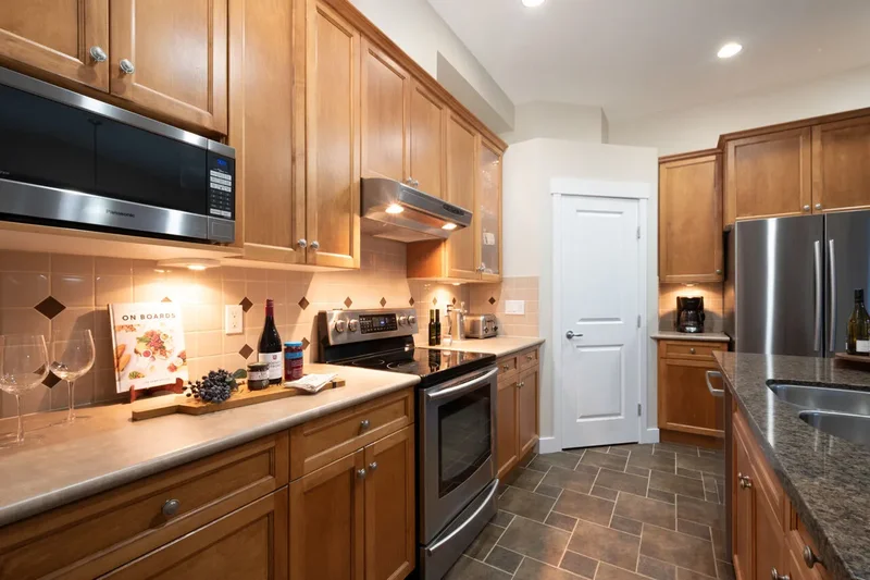 64 Maple Dr, Port Moody, BC V3H 0A7, Canada, Port Moody, British Columbia, Canada. - Photo 9