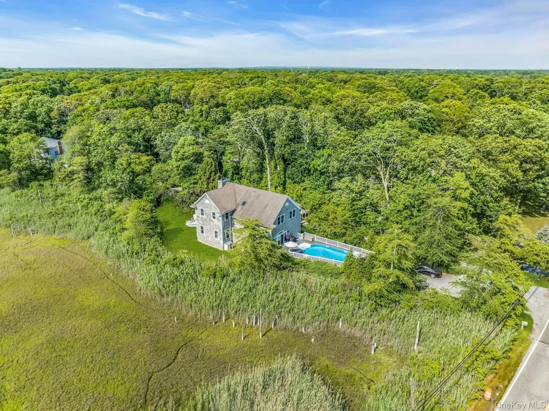 56 S Country Road, Westhampton, New York, United States. - Photo 15