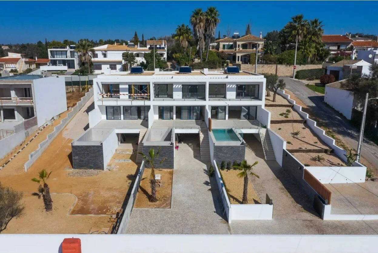 Exterior photo 2