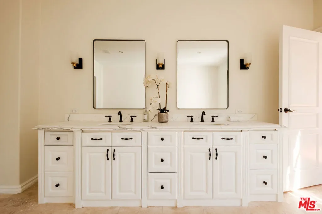1301 N Beverly Drive, Beverly Hills, California, United States. - Photo 23