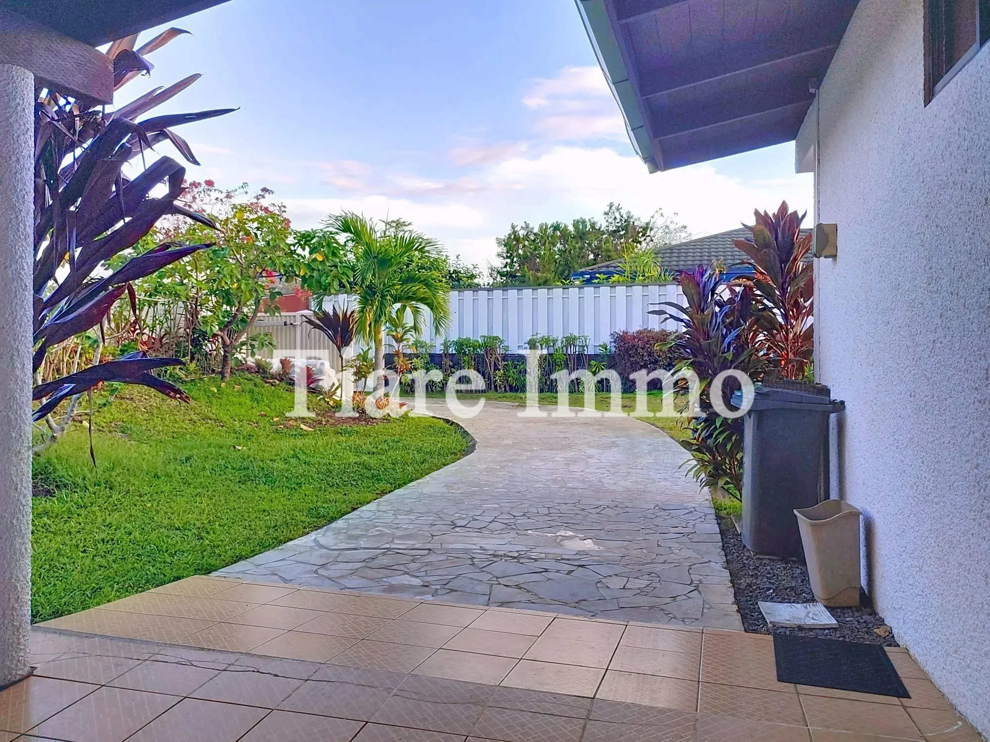 Exterior photo 6