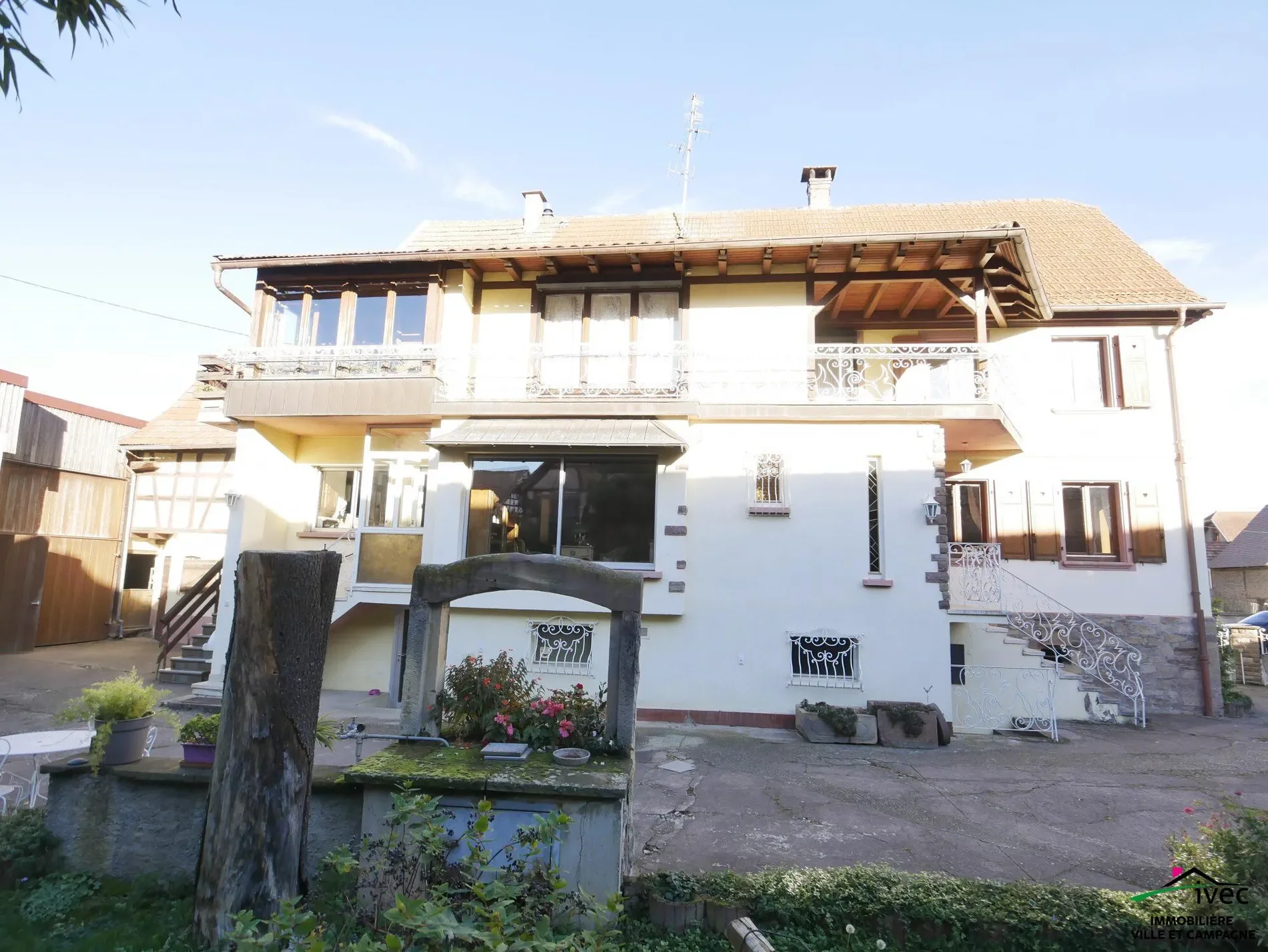 Exterior photo 6