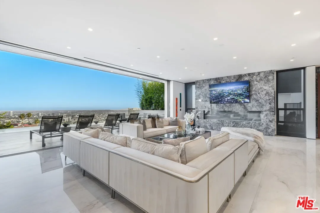9410 Sierra Mar Pl, Los Angeles, California, United States. - Photo 13