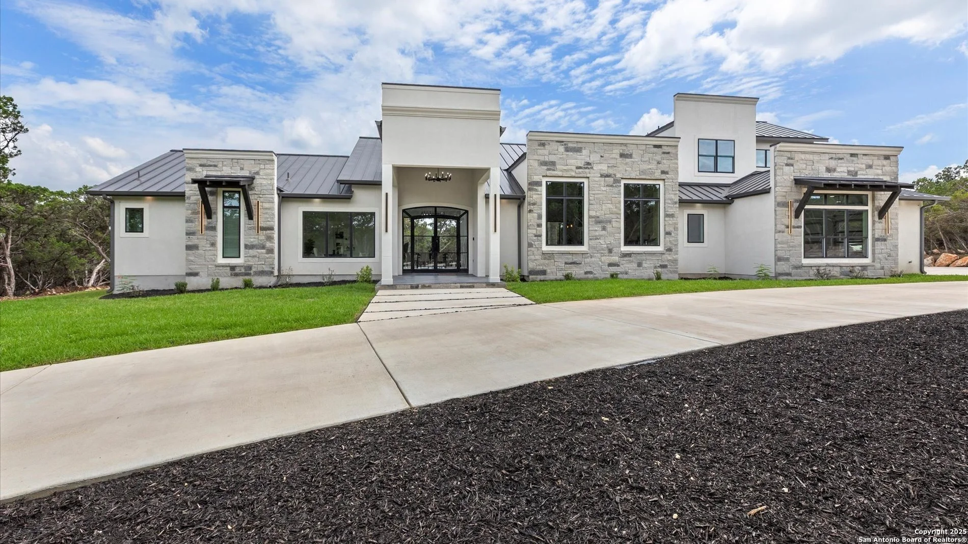 Exterior photo 1