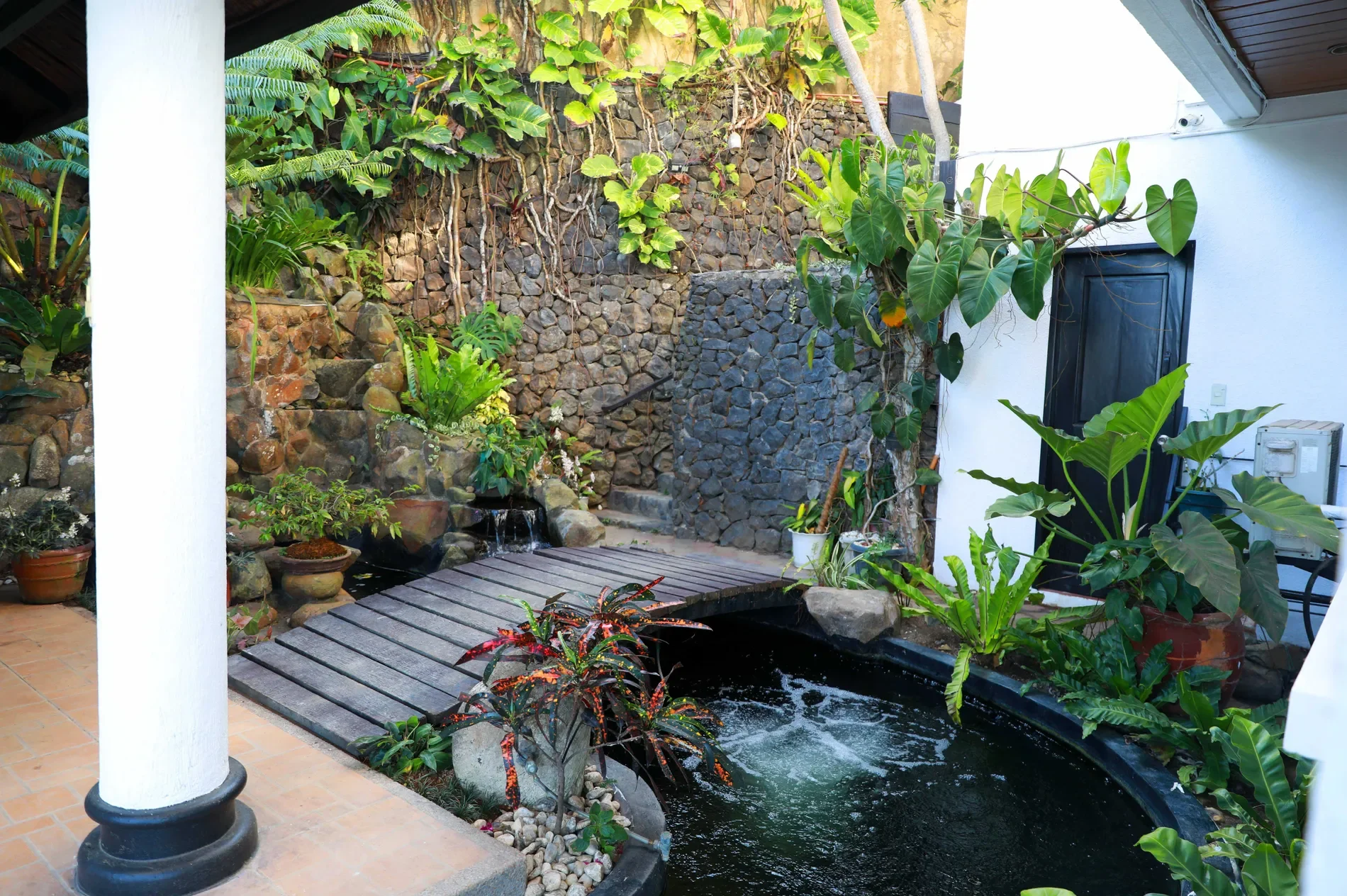Exterior photo 9