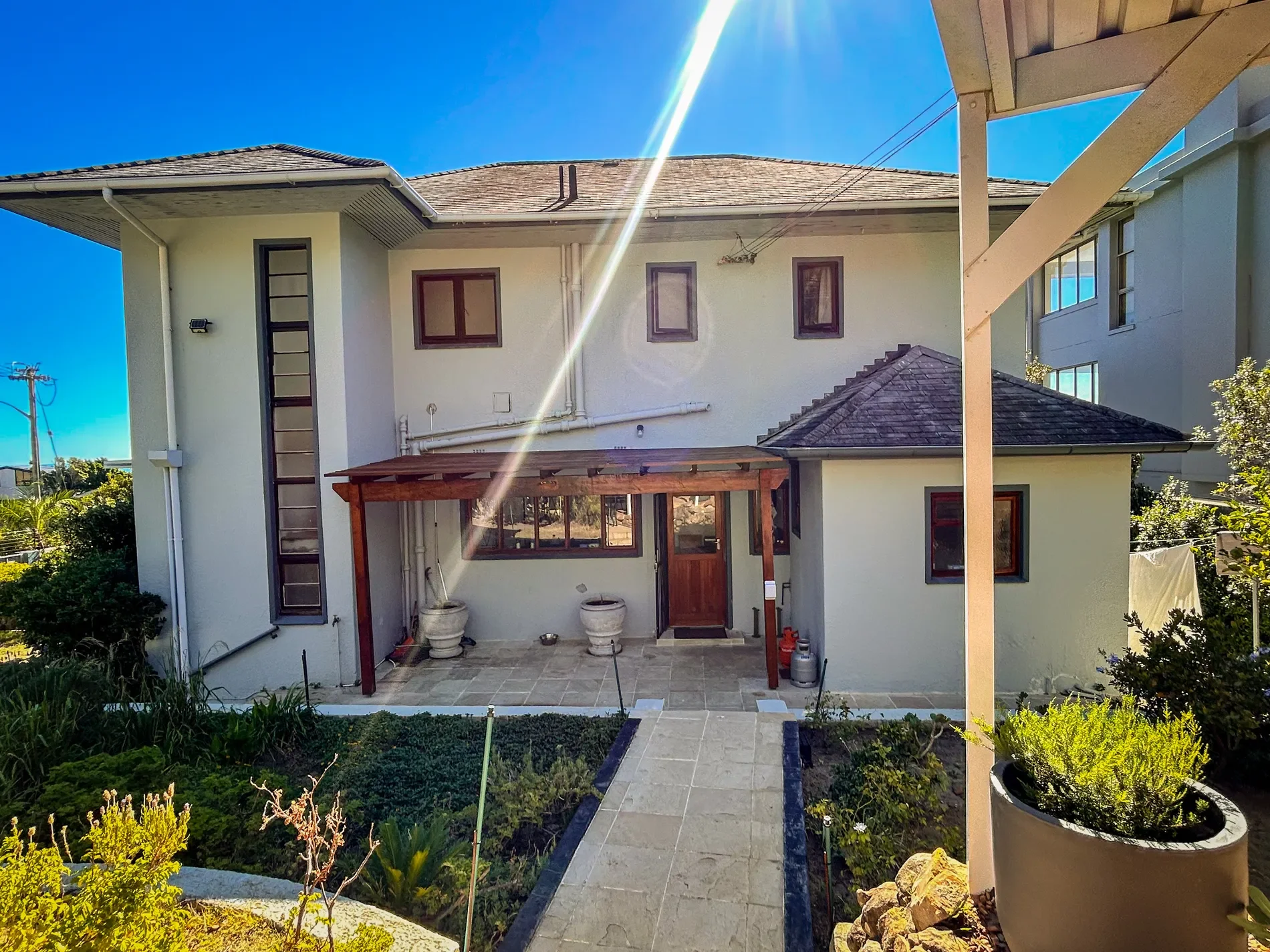 Exterior photo 5