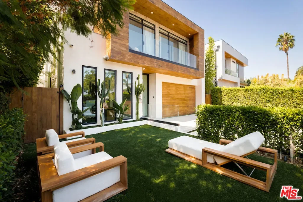 839 N Genesee Avenue, Los Angeles, California, United States. - Photo 32