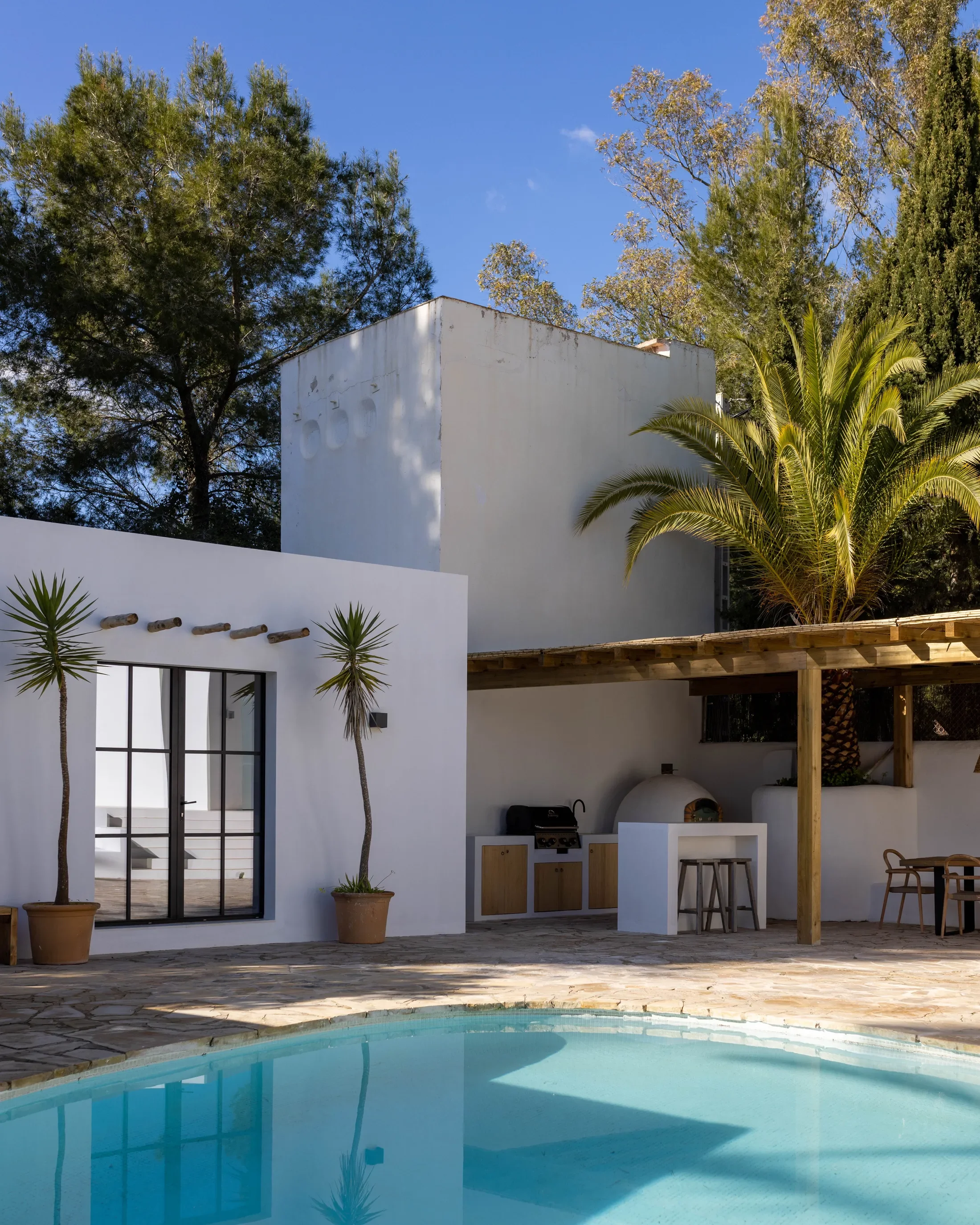 Exterior photo 6