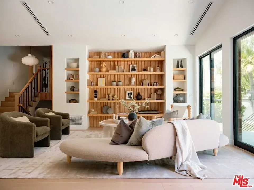 20226 Lorenzana Drive, Los Angeles, California, United States. - Photo 20