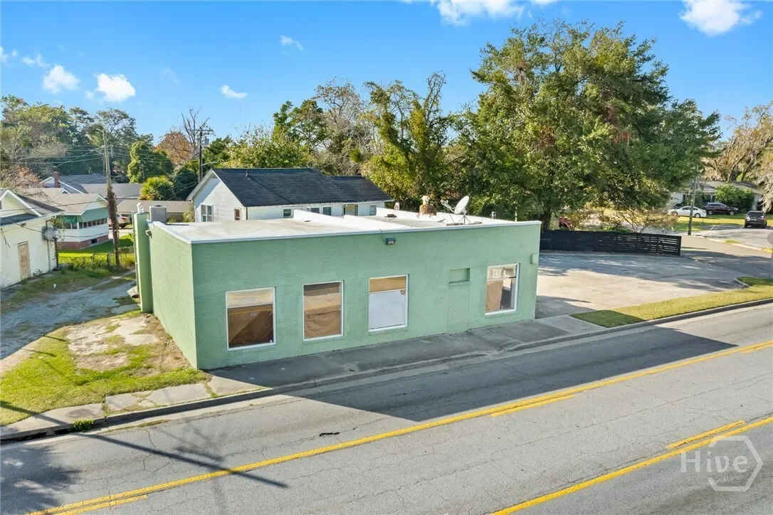 Exterior photo 4