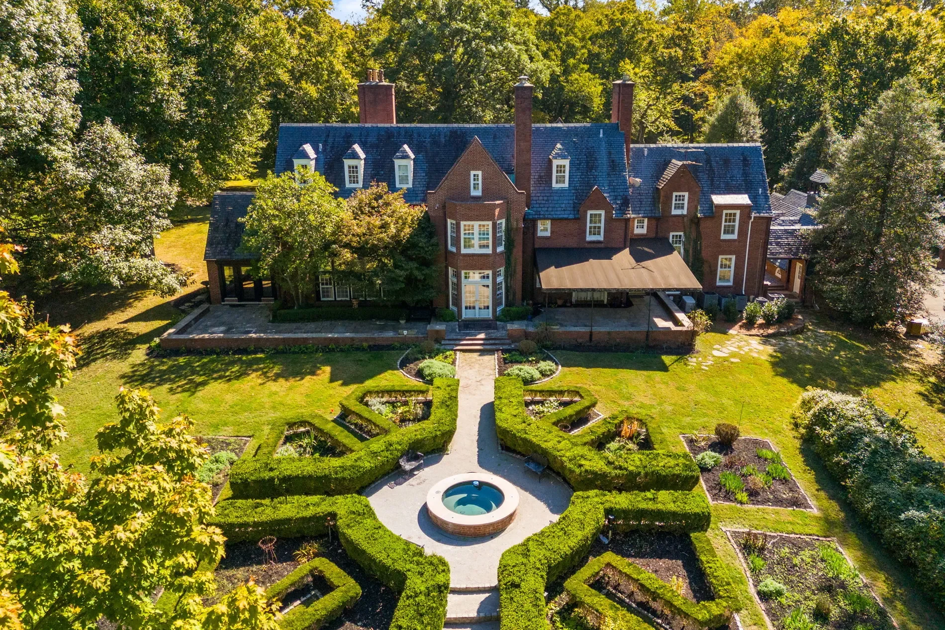 3740 Upper River Road , Louisville, KY 40207, Watterson Park, Kentucky, United States. - Photo 6