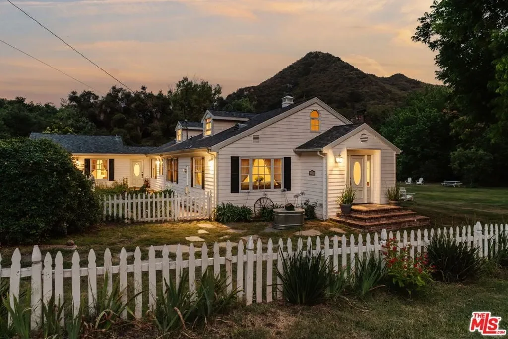 1520 Bonnell Drive, Topanga, California, United States. - Photo 24