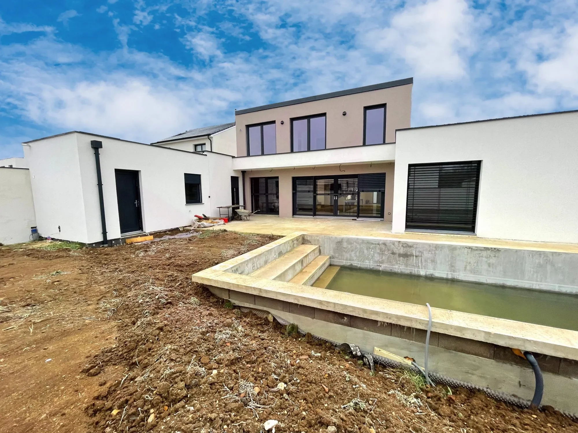 Exterior photo 3