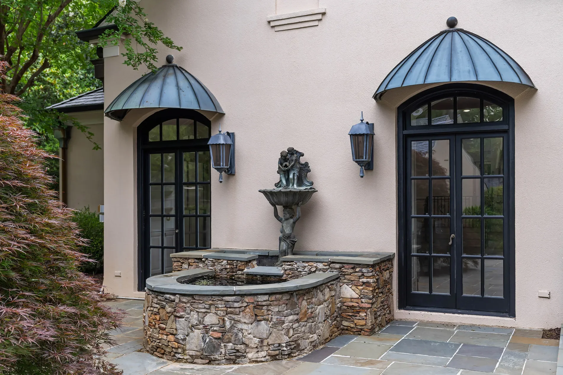 Exterior photo 6