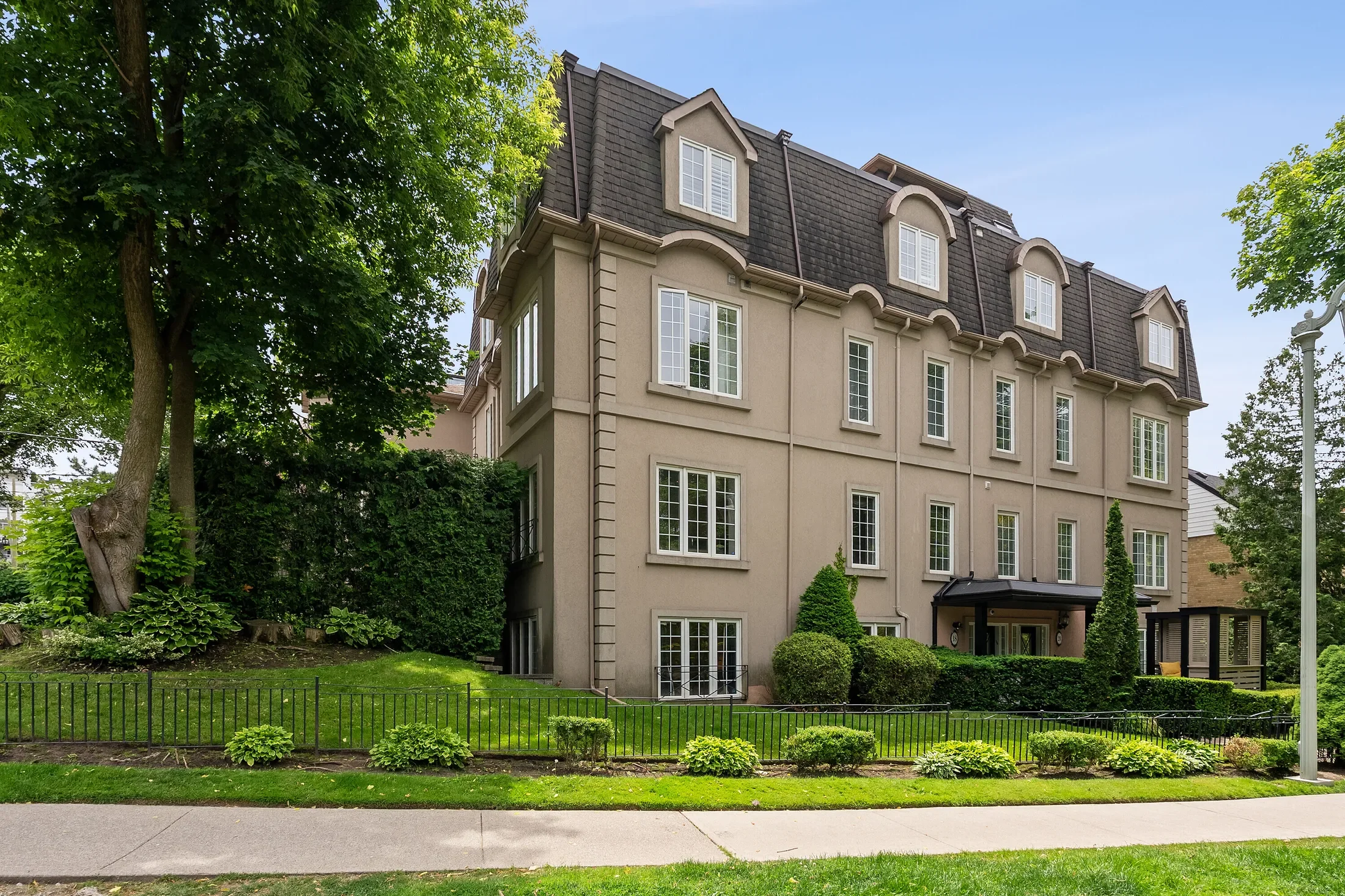 Exterior photo 3