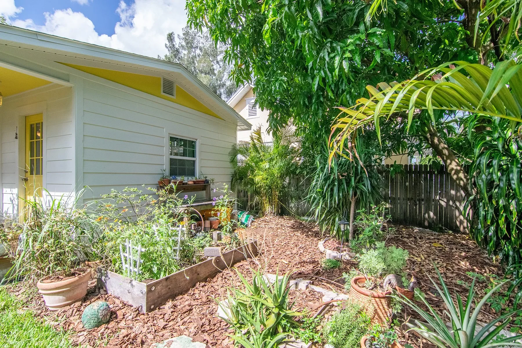 Exterior photo 11
