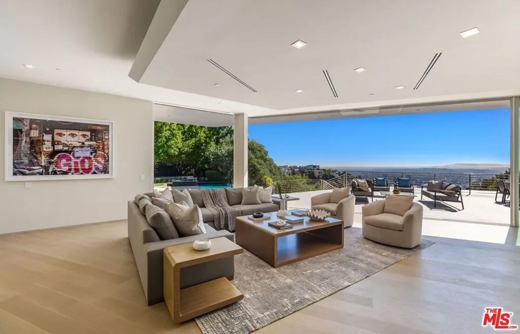 1895 Rising Glen Road, Los Angeles, California, United States. - Photo 2
