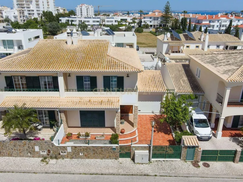 House T3+1 with garage, Porto de Mós, Lagos