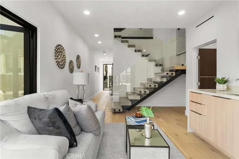 214 El Porto Street, Manhattan Beach, California, United States. - Photo 25