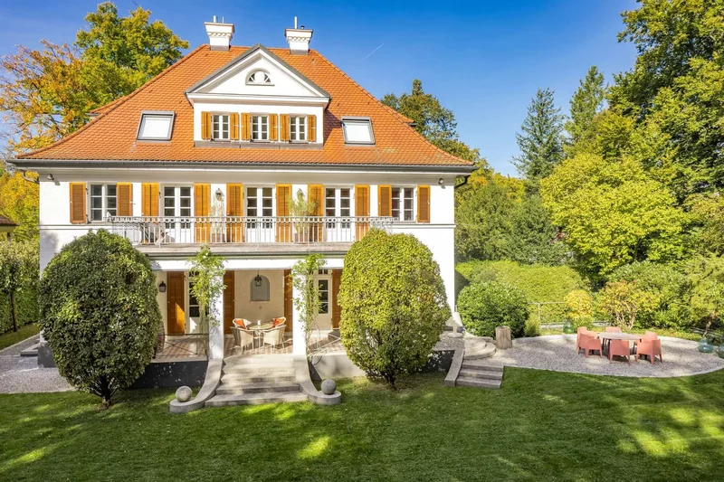 Top renovated: Villa residence from 1924 in a dream location